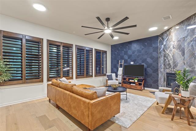 Building Photo - 1209 Savoy Ln