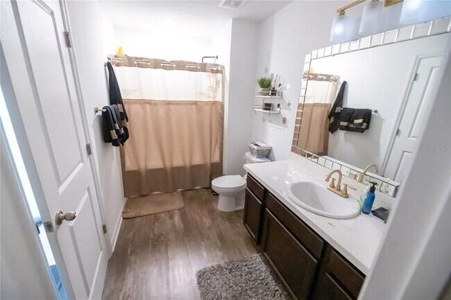 Building Photo - 844 Grandin St