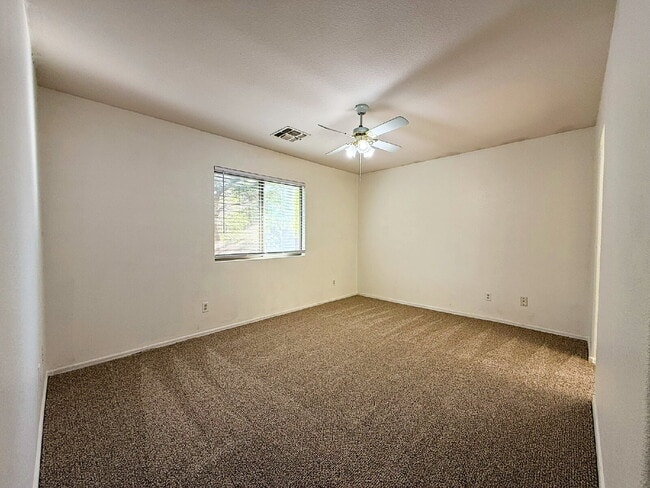 Building Photo - Charming 3-Bedroom Avondale Home with New ...