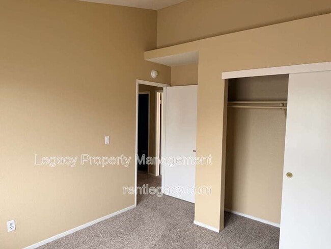 Building Photo - 7733 Robinette Rd