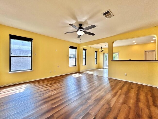 Building Photo - 505 Willow Walk Dr