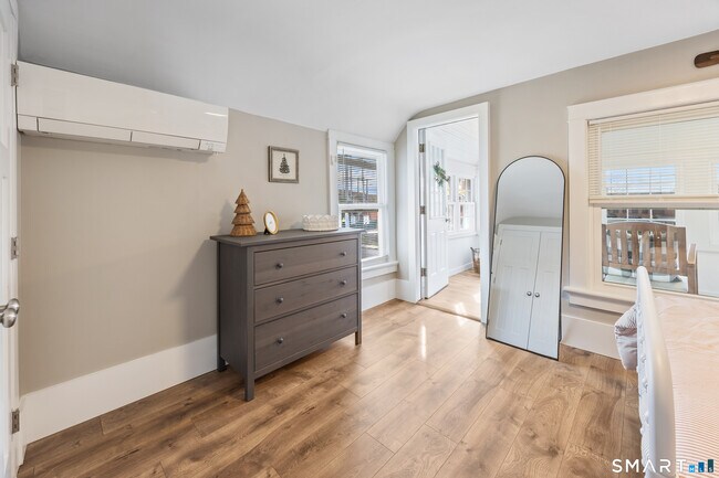 Building Photo - 3 Main St