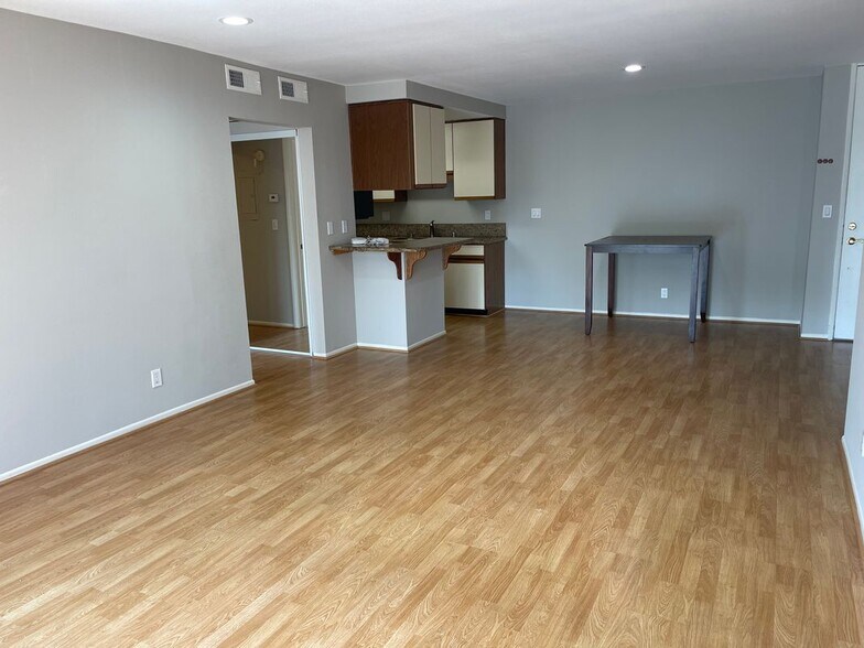 Building Photo - 412 N Bellflower Blvd