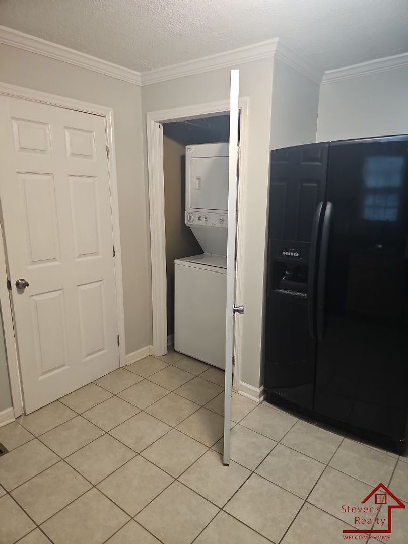 Building Photo - 2412 Chapel Ave