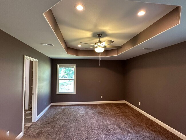 Building Photo - 335 Lyle Curtis Cir