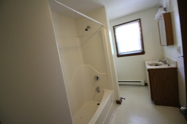 Building Photo - 84 Franklin St