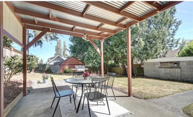 Building Photo - Charming 3-Bedroom Home with Private Backyard and Detached Garage in Tacoma