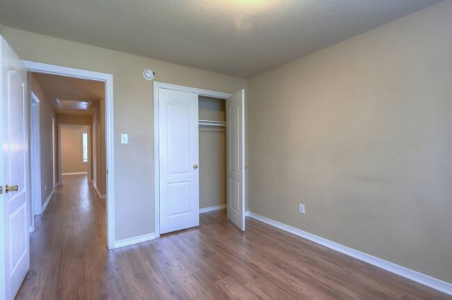 Building Photo - 21803 Manor Ct Dr