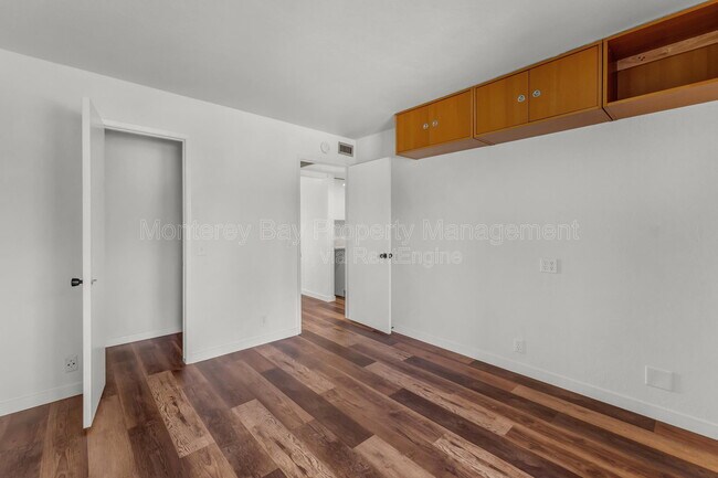 Building Photo - 500 Glenwood Cir