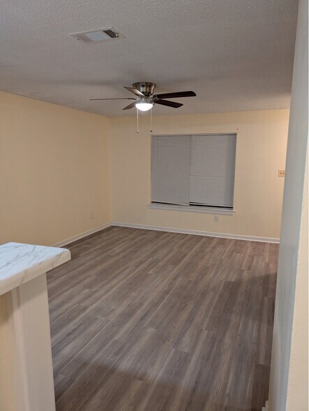 Building Photo - 6249 S Hampton Dr