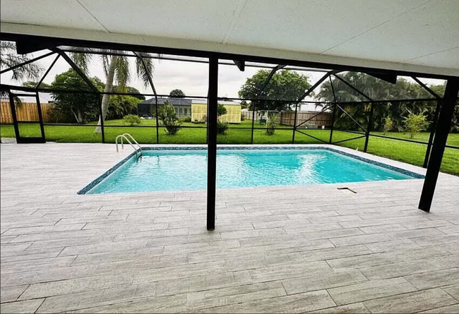 Large pool with large pool deck. - 767 SW Ravenswood Ln