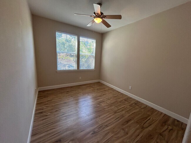 Building Photo - Luxurious and Spacious 5 Bedroom in Gilroy