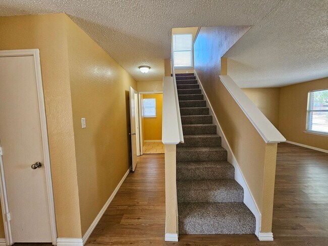 Building Photo - Incredible home available in Reserve At Hi...