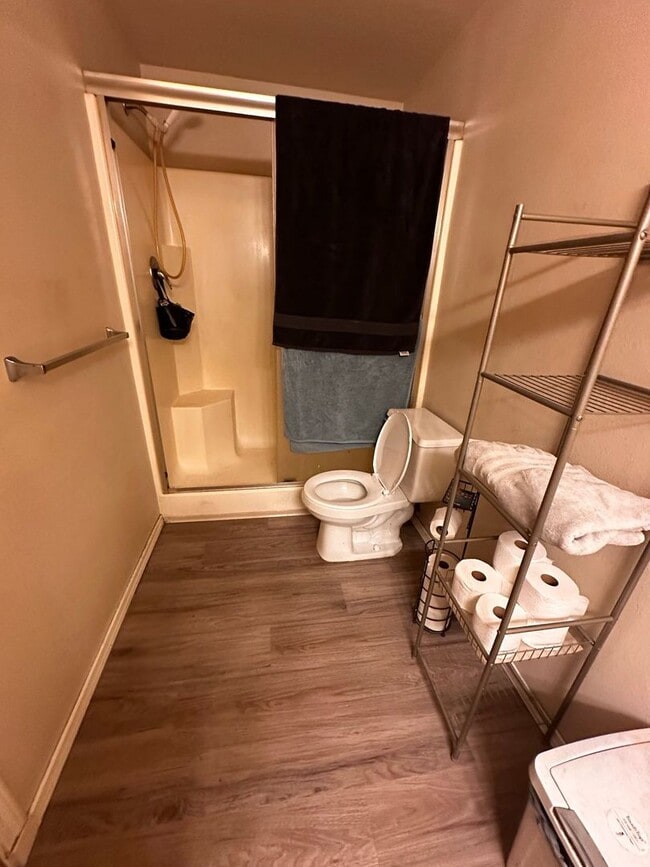 Building Photo - r1824