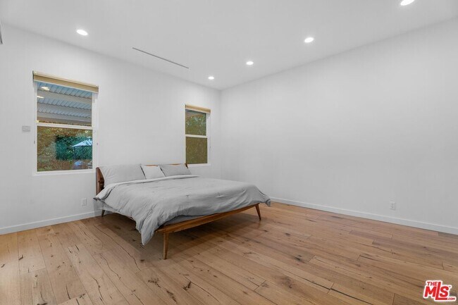 Building Photo - 4136 Greenbush Ave