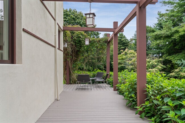 Building Photo - 175 Ruggles Ave