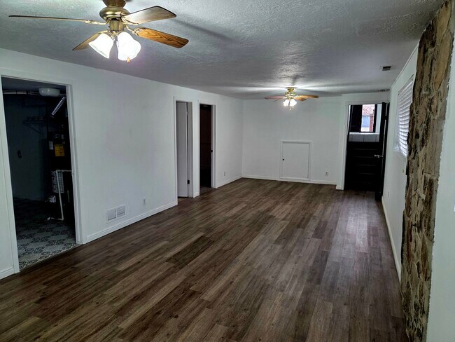 Building Photo - 1968 E 5850 S