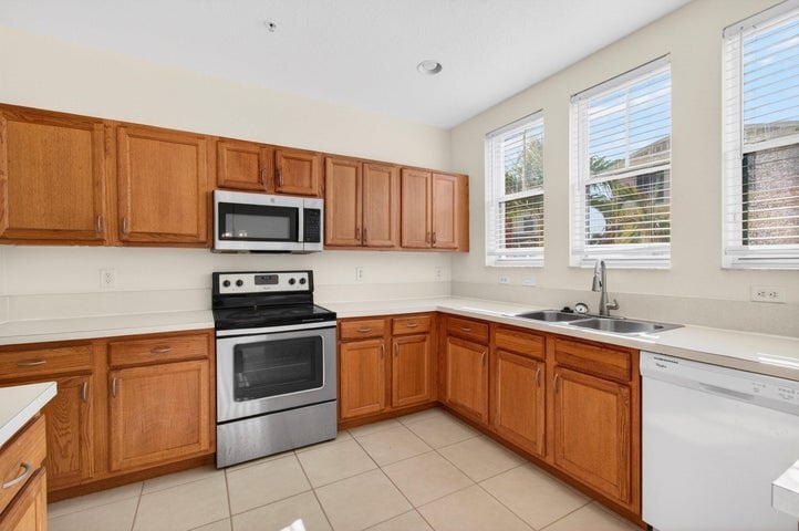 Building Photo - 770 Millbrae Ct
