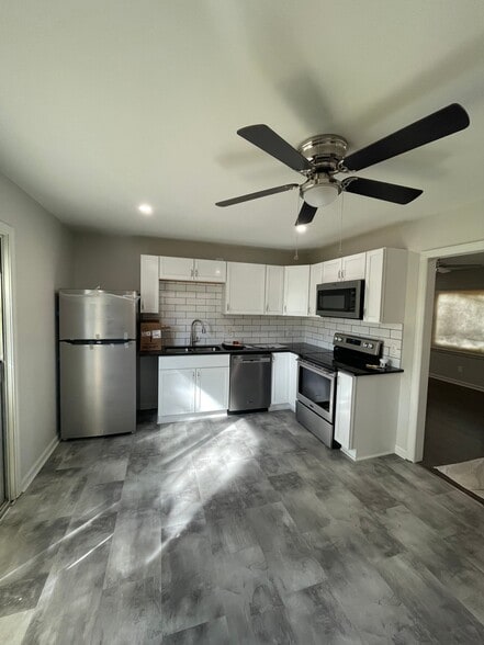 Kitchen - 3510 S Spring St
