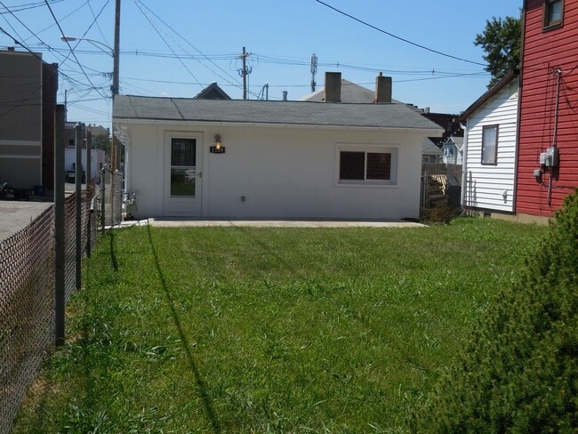 Building Photo - 1159 Say Ave