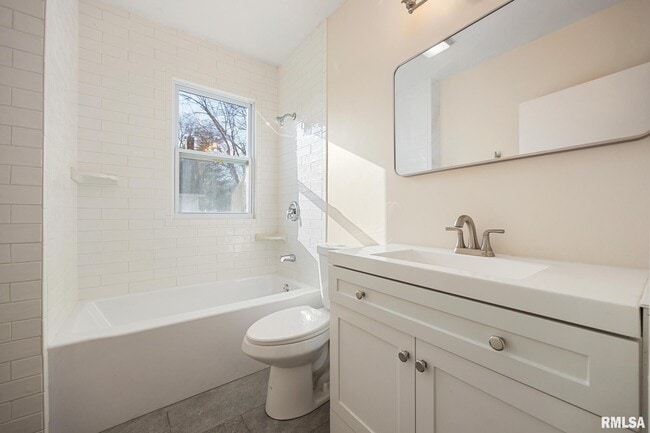 Building Photo - 400 E Virginia Ave