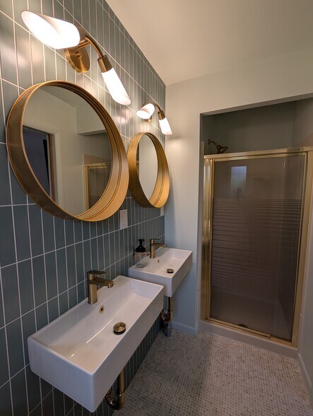 En-suite - 106 Maruth Dr