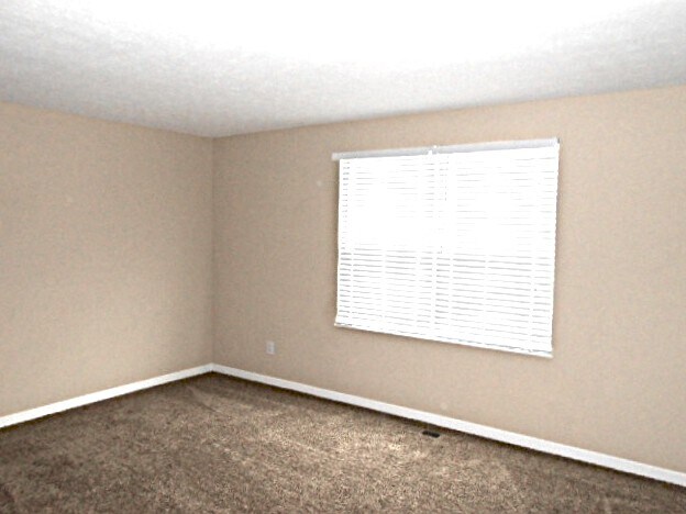 Building Photo - 6185 Champions Dr