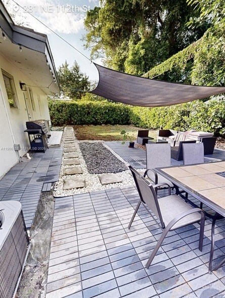 Building Photo - 281 NE 112th St