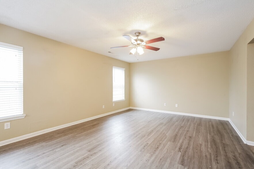 Building Photo - 468 Brookstone Dr