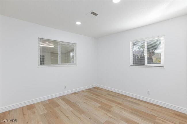 Building Photo - 1513 Bryn Mawr Ave