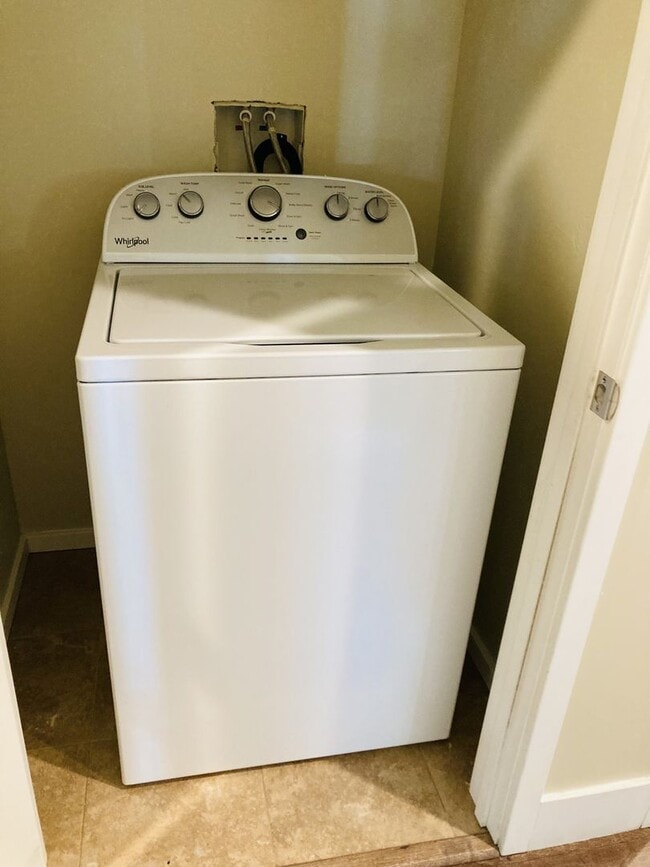 Building Photo - Desirable Ranch Style Home - All Main Level Living Space plus Two Car Garage