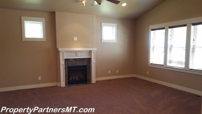 Building Photo - *** Beautiful *** 3 Bed 2 Bath house in Alder Creek