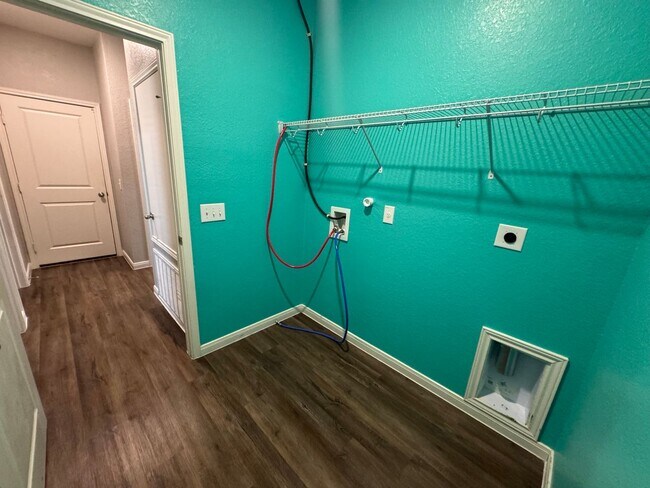 Building Photo - Spacious 4 Bedroom 3 Full Bath home in the...