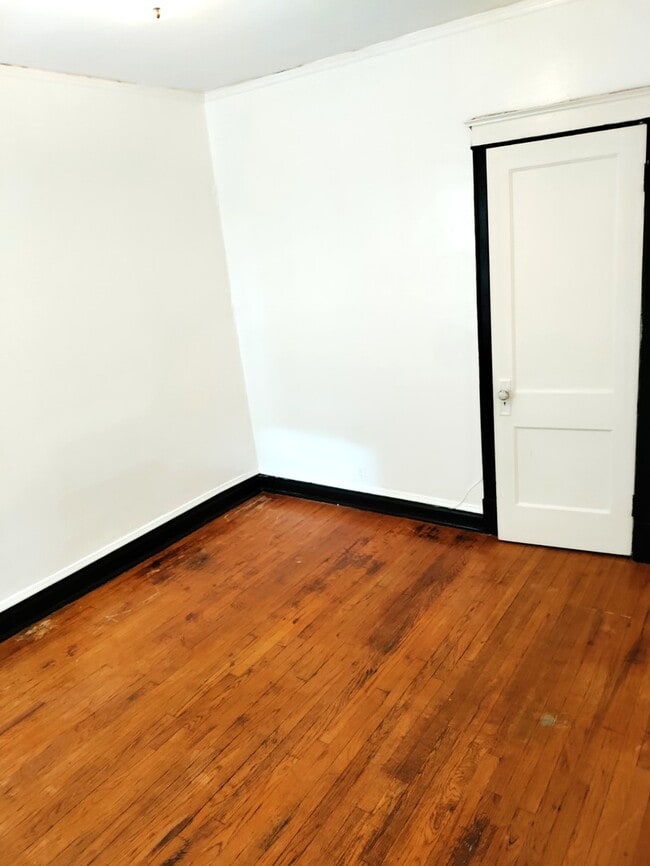 Building Photo - 5514 S Union Ave