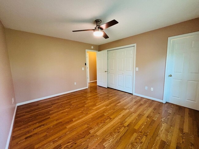 Building Photo - 1302 Sandy Cir
