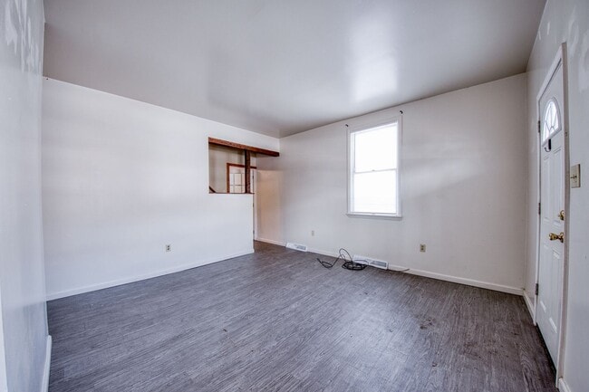 Building Photo - 128-128 Railroad St