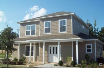 Building Photo - Charming 3-Bedroom Duplex in Ocean Springs...