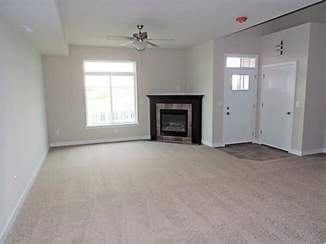 Building Photo - $2,000 | 3 Bedroom, 3 Bathroom Townhome | Sublease | Pet Friendly | Available for August 1st, 202...