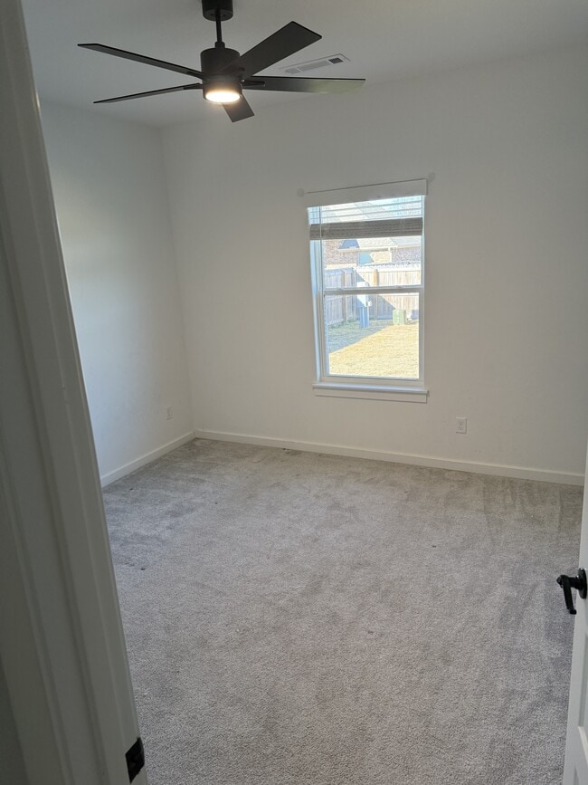 Building Photo - 5837 Lavender Ave