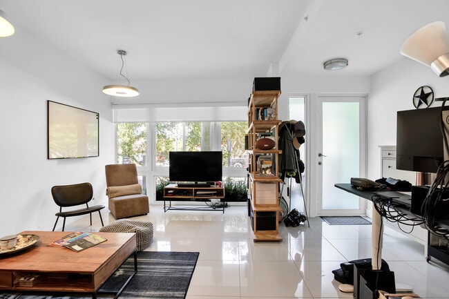 Building Photo - 87 N Shore Dr