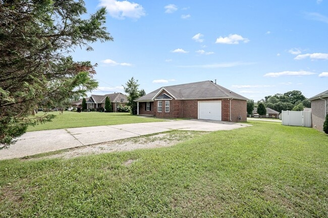 Building Photo - 9002 Macbeth Dr