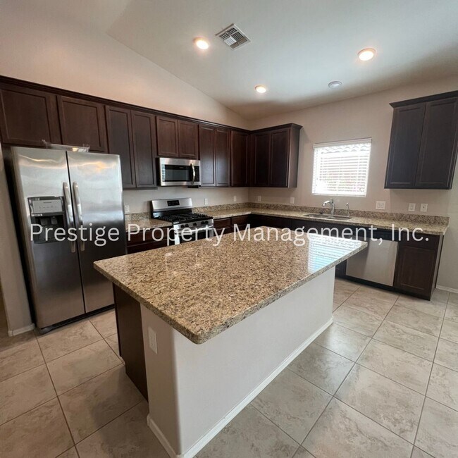 Building Photo - 3BD+Den/3BA Marana Home With Wonderful Com...