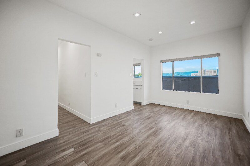 Building Photo - 627 Brittania St