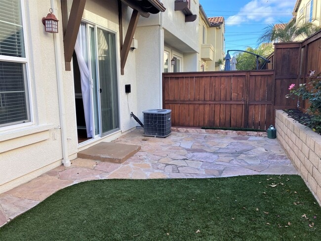 Building Photo - 289 Tiburon Dr