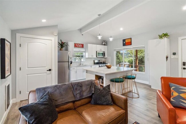 Building Photo - 1403 Minnie Dr