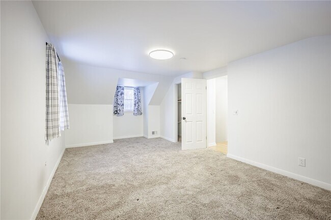 Building Photo - 105 Chestnut Dr