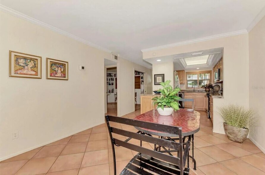 Building Photo - 1650 Pine Tree Ln