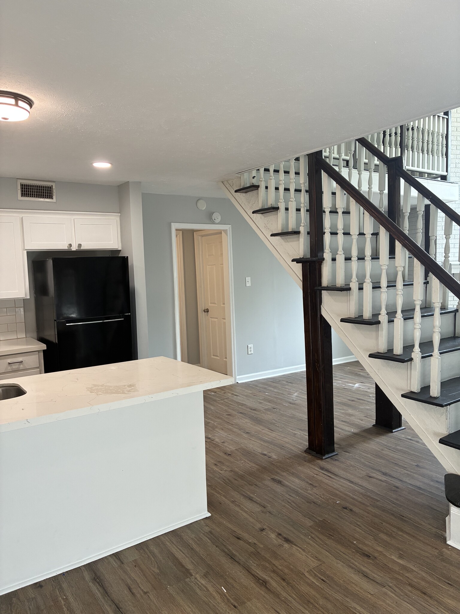 Building Photo - 3829 Northview Dr