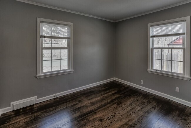 Building Photo - Amazing Aksarben Home