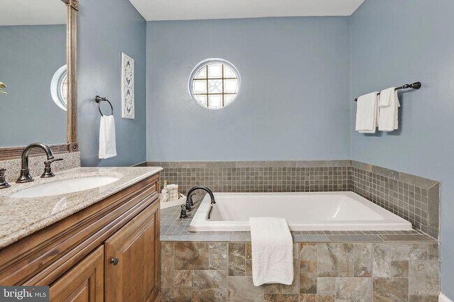 Building Photo - 4888 Ebb Tide Ct